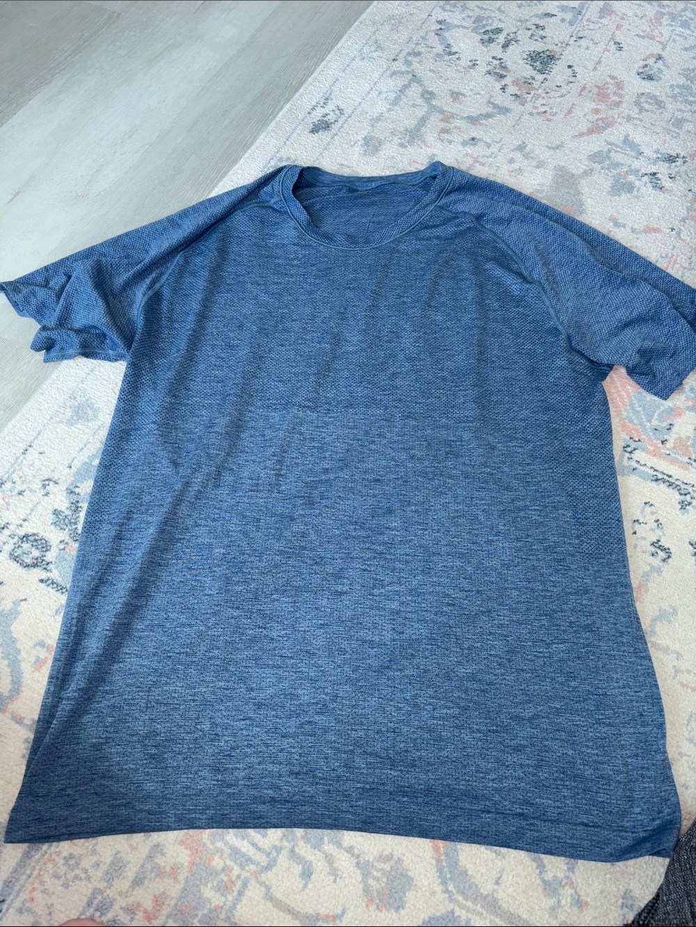 Lululemon Men's Crewneck Short Sleeve Shirt - Blue size large